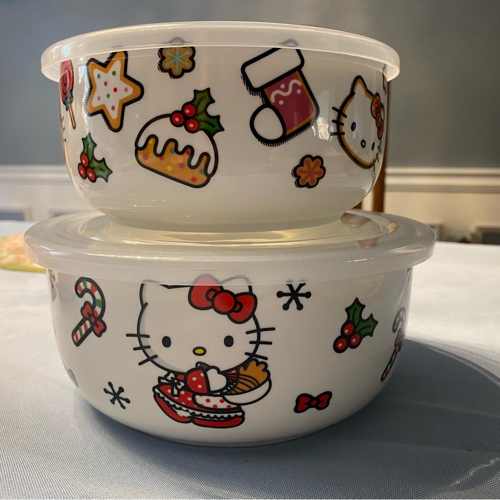 Hello Kitty Ceramic Christmas canister set! - Picture 3 of 4